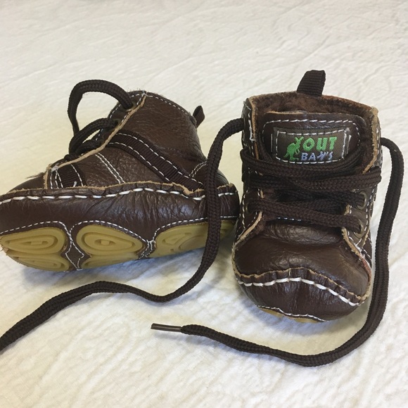 Size 0 US. OutBak’s Leather Sneakers - Picture 8 of 10